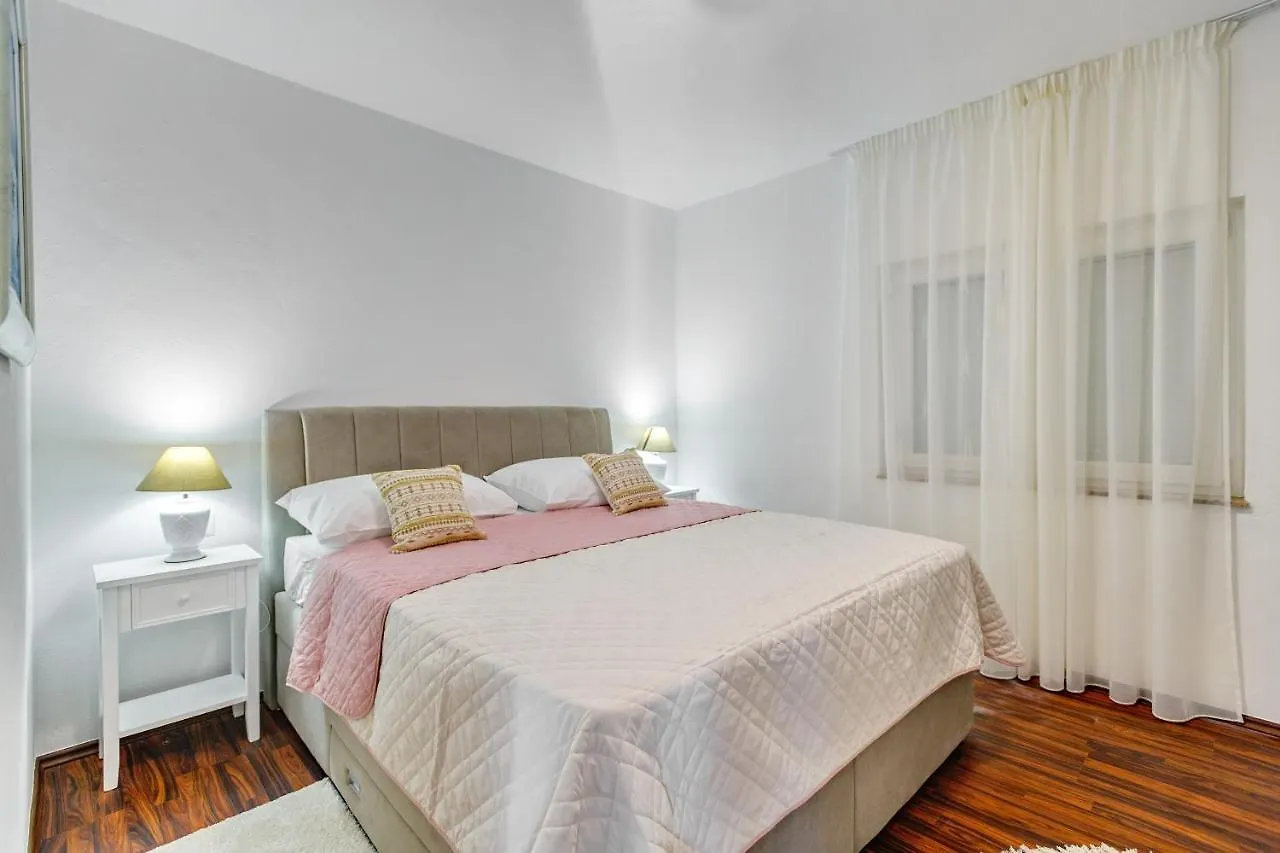 Villa Pacis 本科瓦茨 0*,